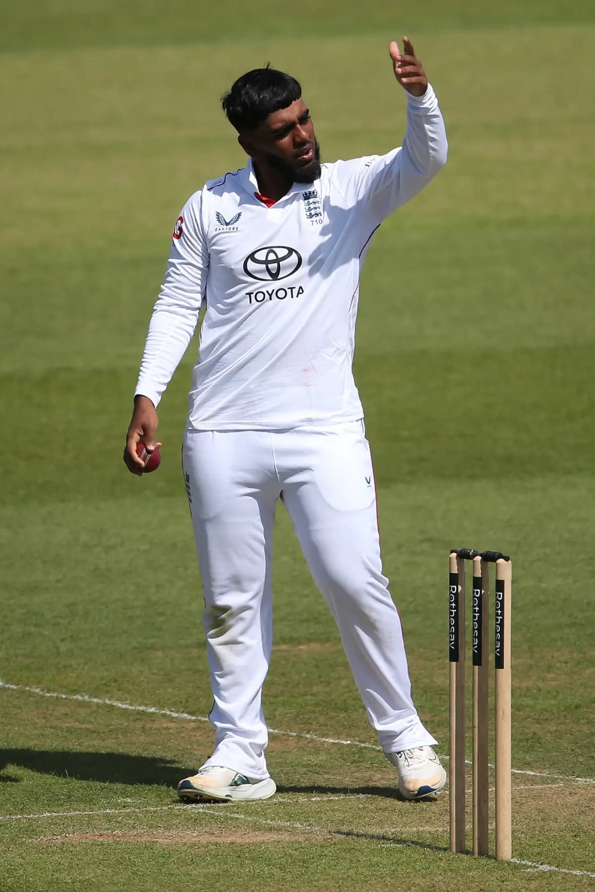 Leicestershire Foxes Move into Quarter-Final Contention with Six-Wicket Victory over Northamptonshire Steelbacks