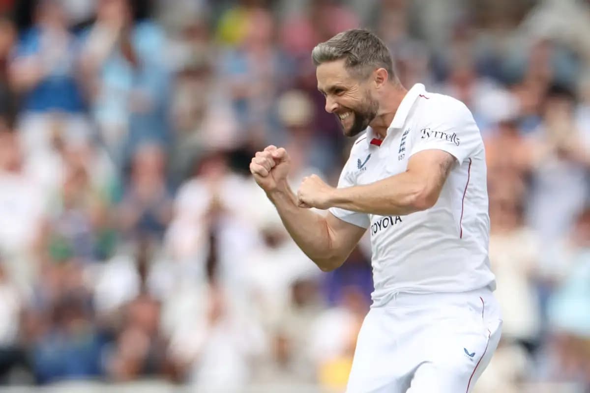 Root Confirms Woakes Ready to Bat Despite Painful Shoulder Dislocation: ‘He’s Completely Committed