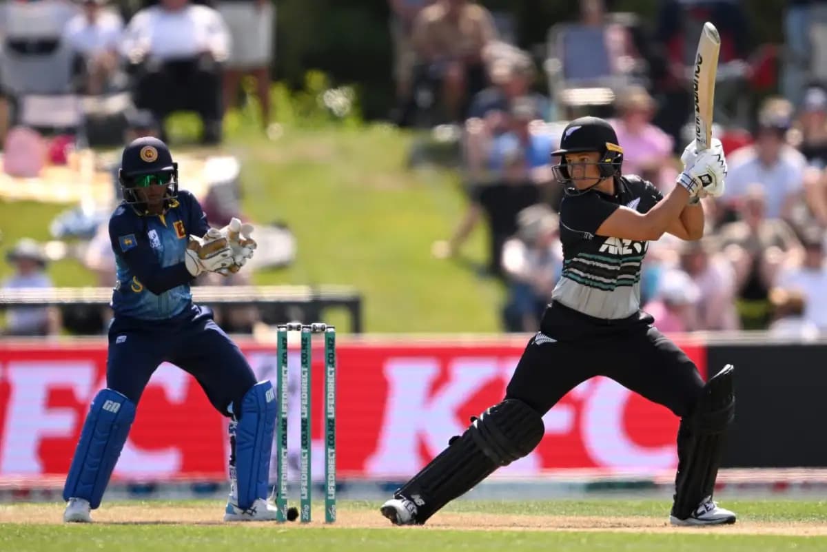 Suzie Bates and Hollie Armitage power Durham to a dominant victory after Phoebe Turner holds off Essex