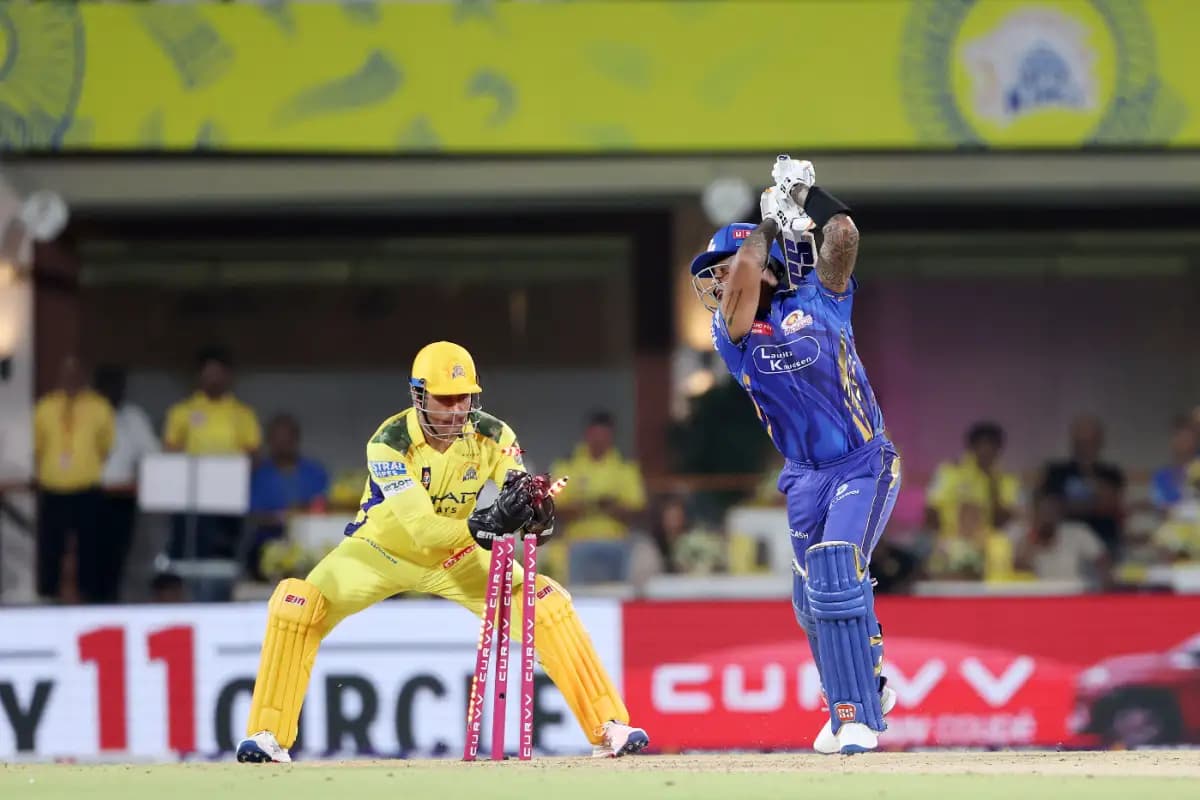 "Lightning-fast reflexes, sharp hands, and top-notch awareness" – Hayden on Dhoni’s stumping of Suryakumar Yadav