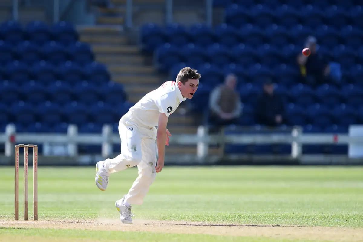 Glamorgan Enforce Follow-On After Dominant Bowling Display Against Middlesex