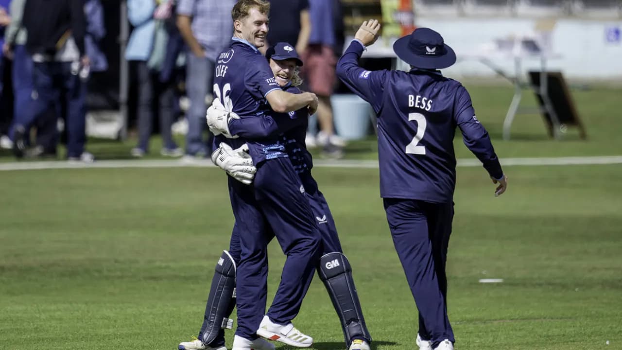Cliff’s Five-Wicket Haul Topples Warwickshire in Stunning Collapse