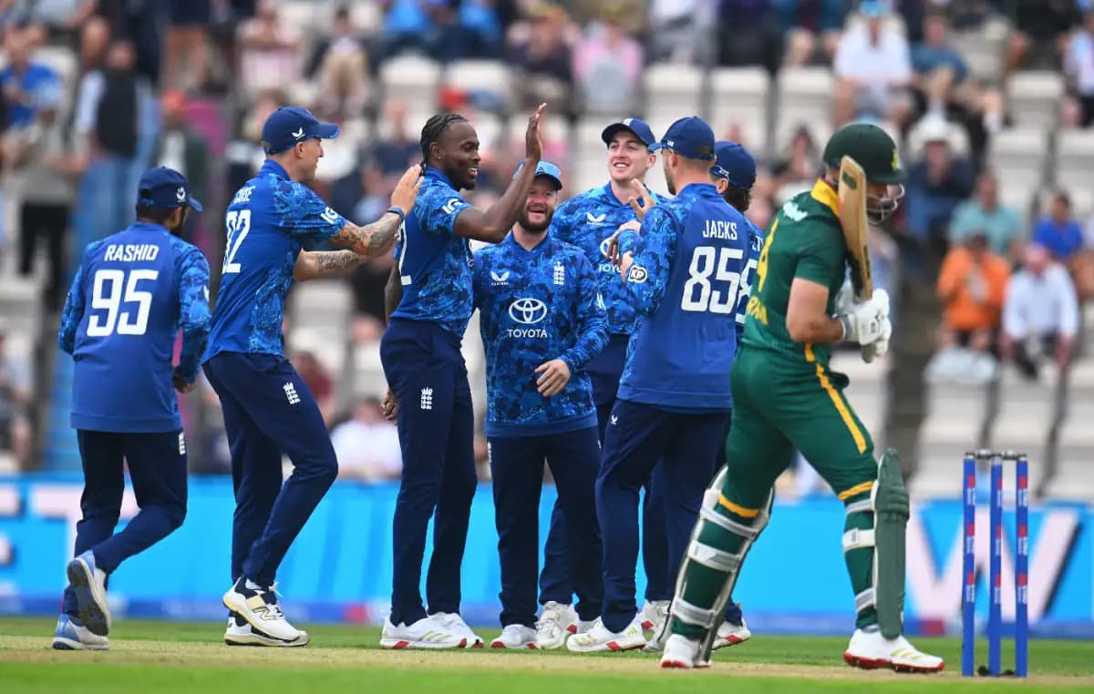 South Africa Overcome England and Weather to Take 1-0 Lead in Cardiff