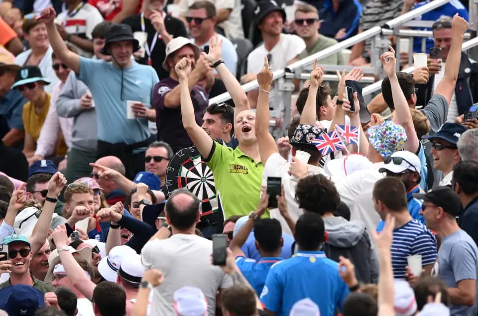 Pakistan Fan Asked to Cover Shirt During England–India Test at Old Trafford