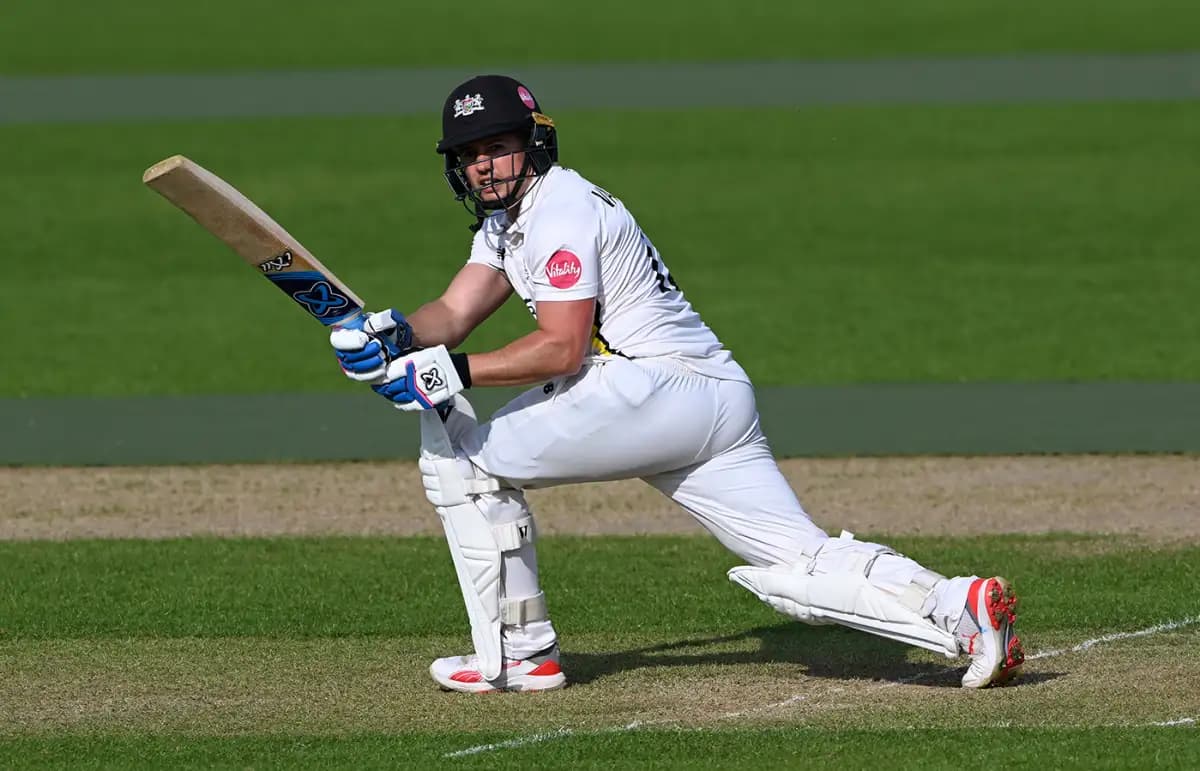 Van Buuren Century Steadies Gloucestershire While Foxes Close In on Promotion