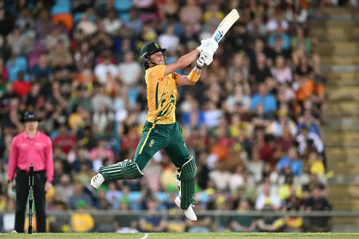 Brevis Smashes Unbeaten 125 to Power Series-Tying Win