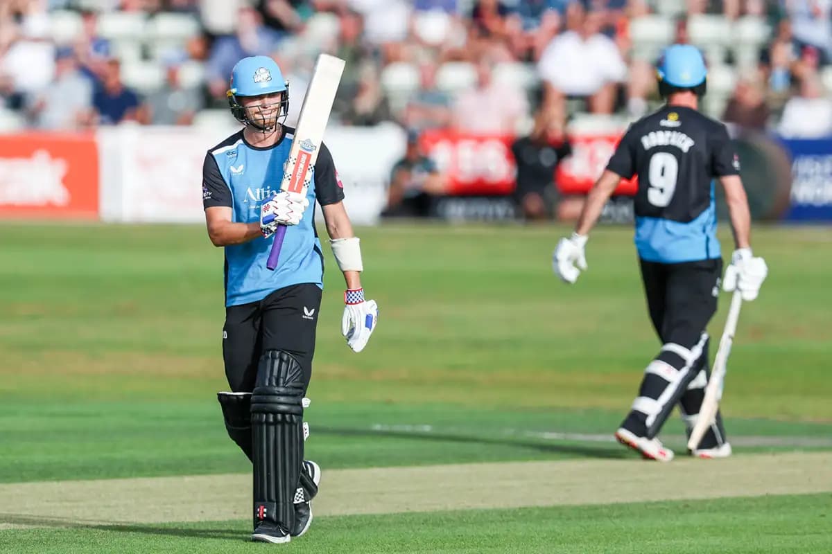Brookes Defies Former Team-Mates to Shore Up Worcestershire in Gritty Stand