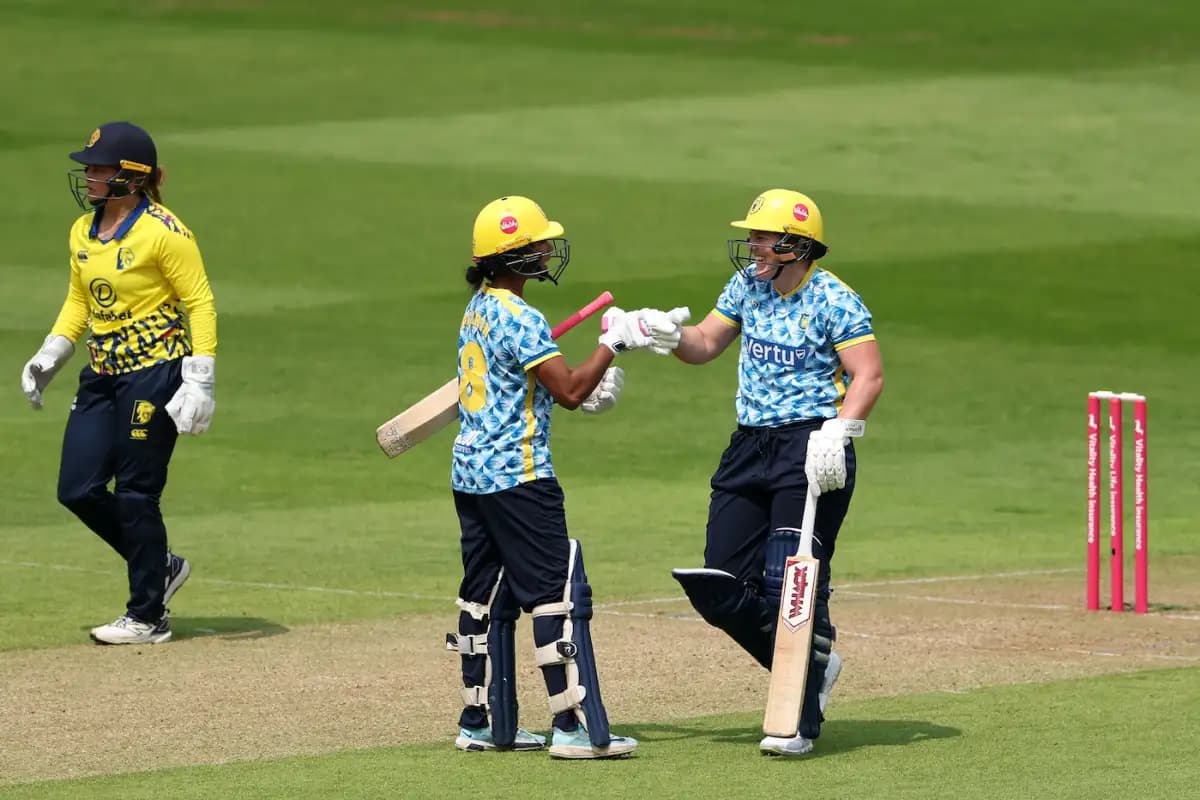Perrin’s Brilliant 70 Sends Bears to Finals Day After Beating Hampshire