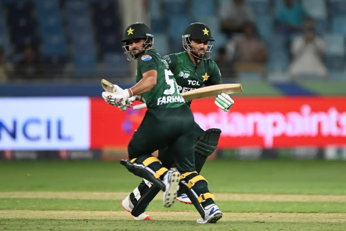 Pakistan Limited to 160 as Haris’s Half-Century Proves Lone Highlight