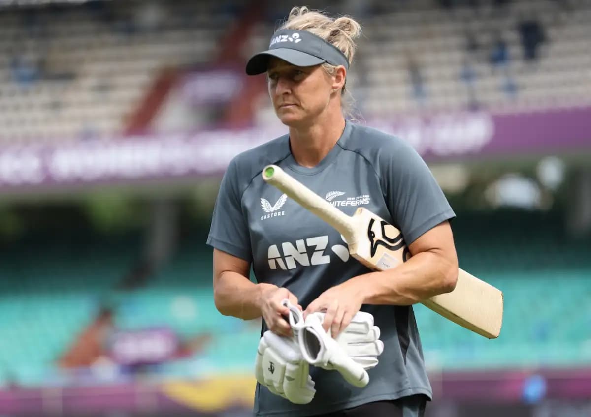 England spinners dismantle New Zealand to set up a 169-run chase