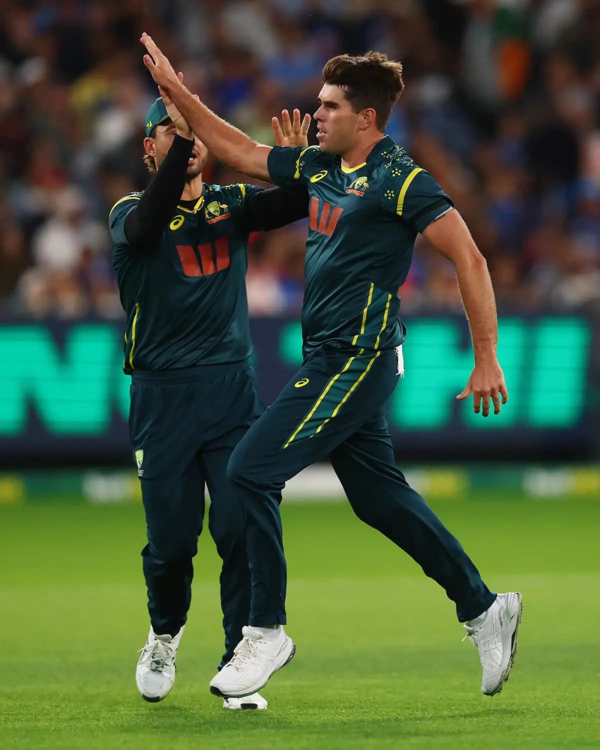 Bartlett and Sandhu Rip Through Victoria Under Gabba Lights as Pink Ball Causes Chaos