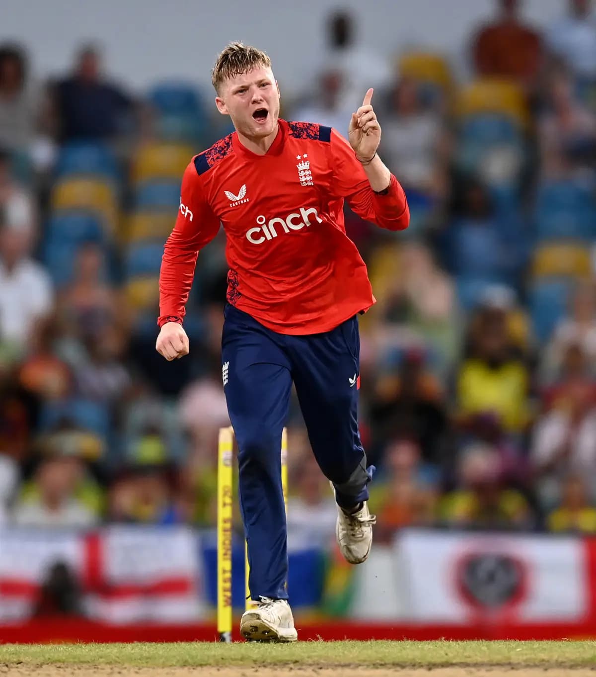 Warwickshire Face Long Road Back as Essex Declare on a Mammoth 602 for 6