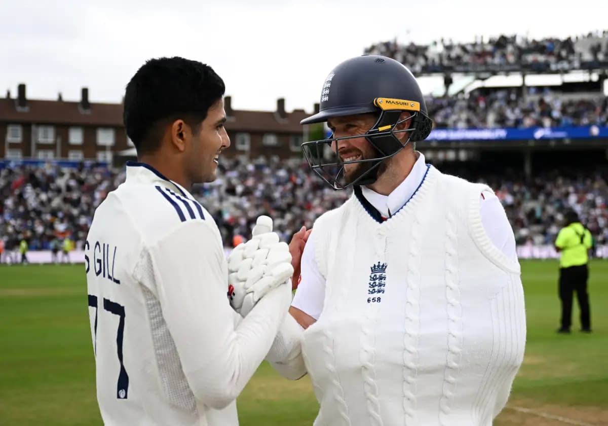 Woakes Battles Pain to Stand Tall for England in Their Darkest Hour