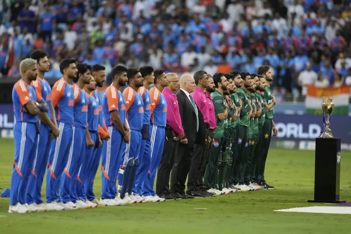 Pakistan Opt to Bat First as Both Sides Retain Unchanged XIs