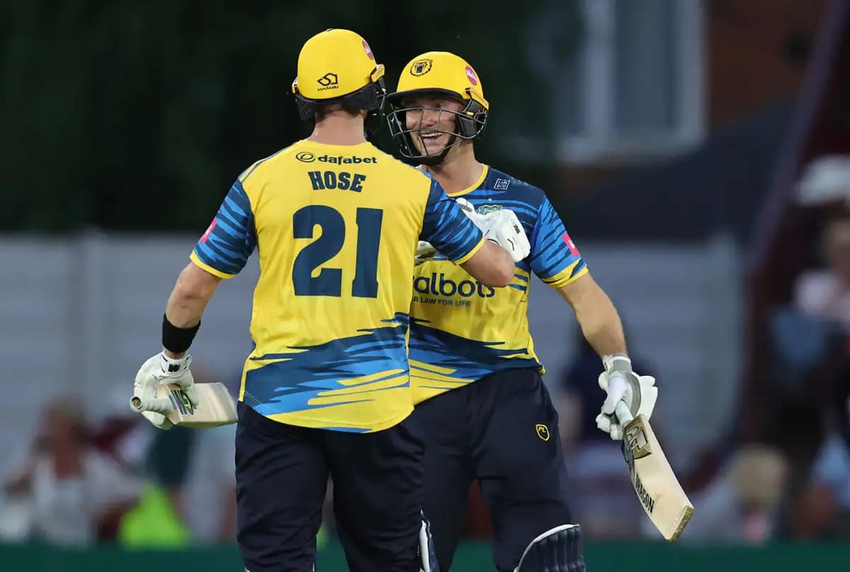 Kent Scrap Their Way to Defendable Total as Glamorgan Brace for Final-Day Thriller