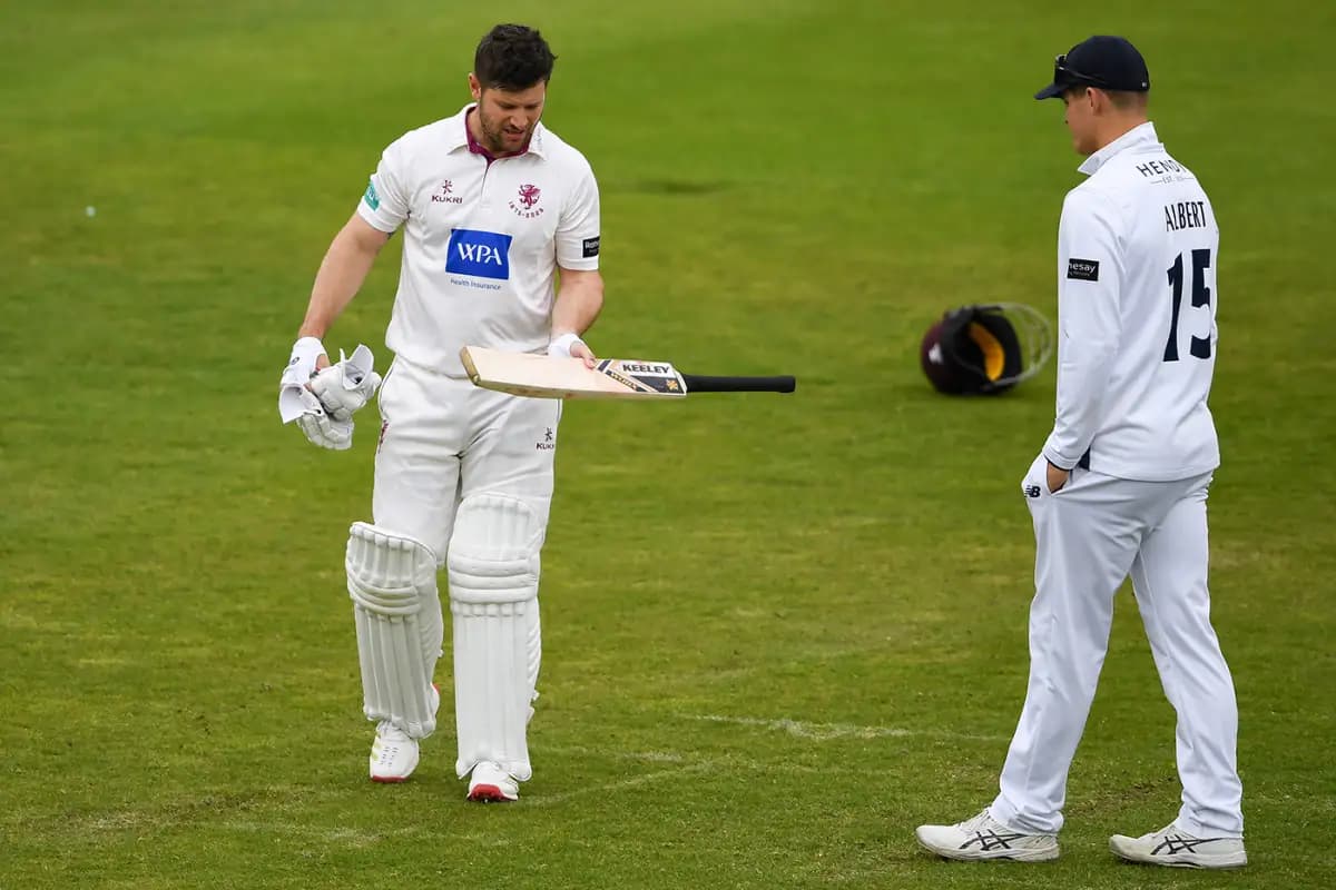 Dickson’s Explosive Knock Propels Somerset Into Finals Day