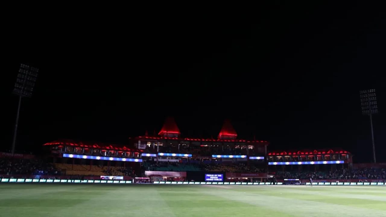 IPL 2025: PBKS vs DC Match in Dharamsala Abandoned Midway Due to Floodlight Failure