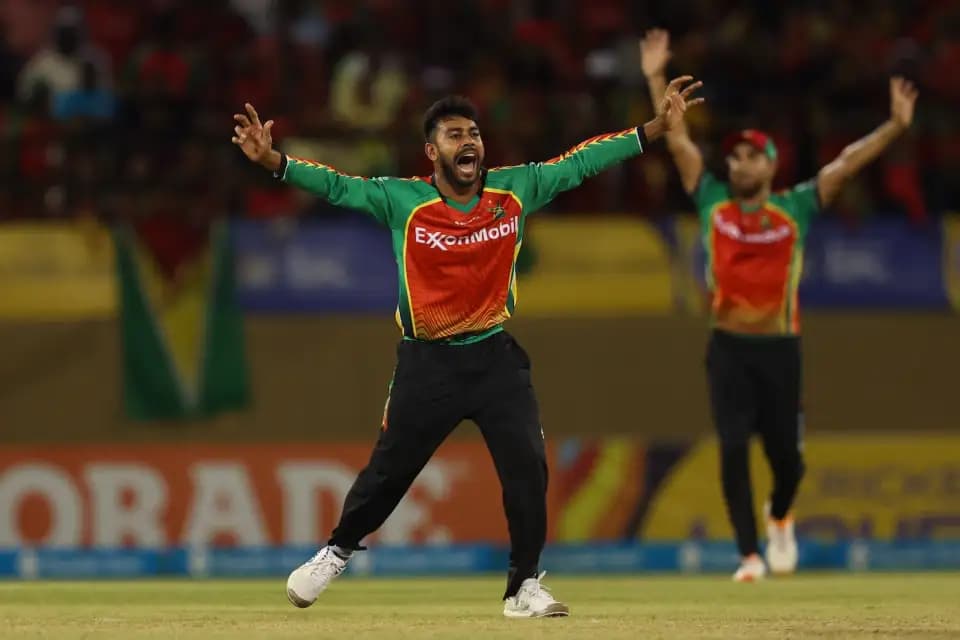 Tahir’s five-wicket haul and Sampson’s late fireworks put Amazon Warriors on top