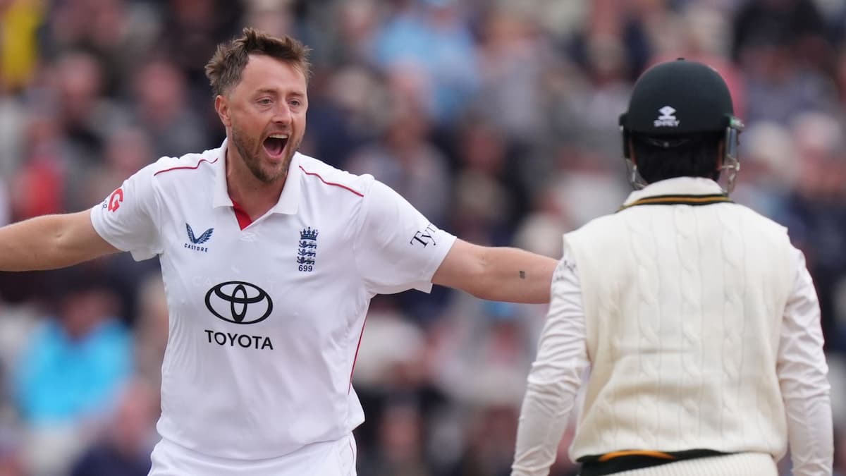 Robinson strikes twice in the first over as Pakistan end day two 268 behind at Edgbaston