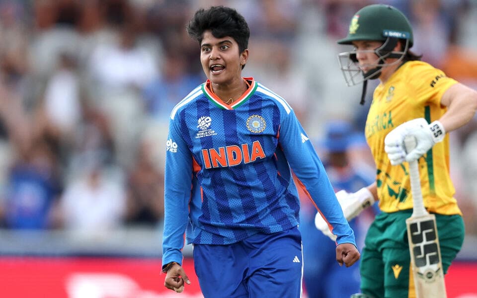 Shree Charani's 3-13 pegs Zimbabwe back to 121 for 5 in Mandhana's first ODI in charge