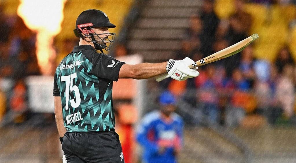 Daryl Mitchell's career-best 89 is not enough as New Zealand lose the series in Wellington