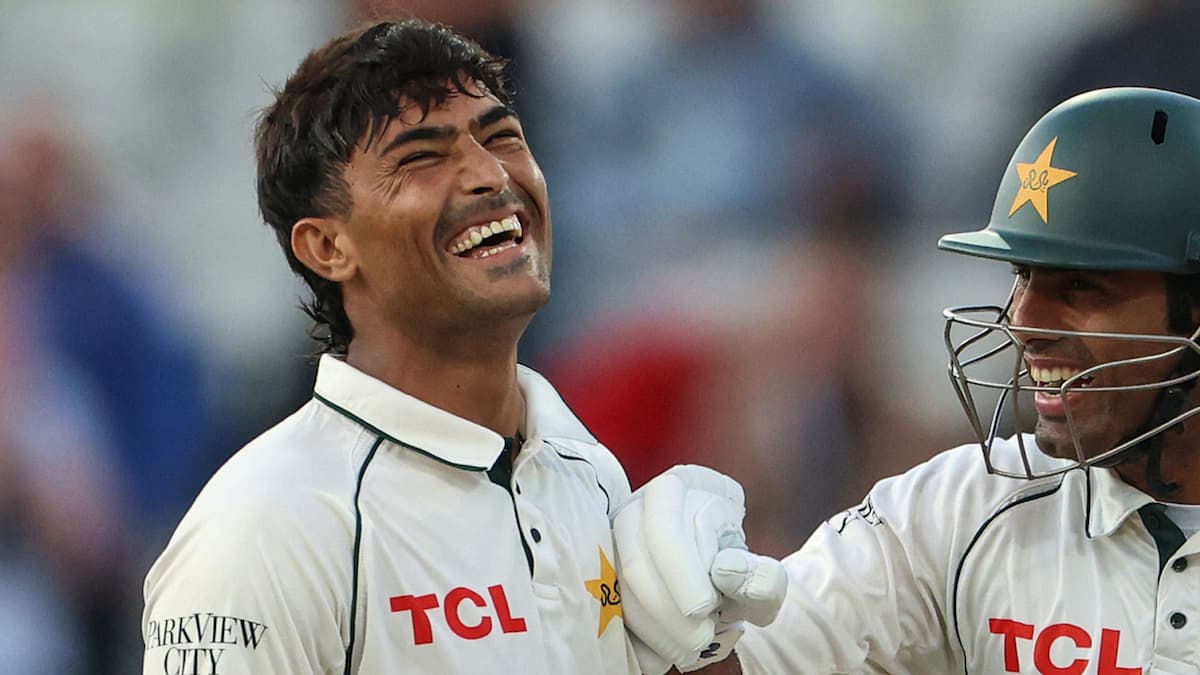 Razaullah's nine sixes on debut leave England chasing 130 at Edgbaston