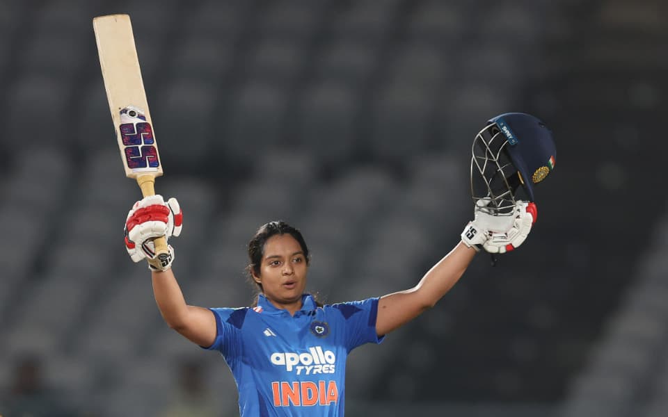 Zimbabwe slip to 119 for 6 as India close in on a 3-0 sweep in Vadodara