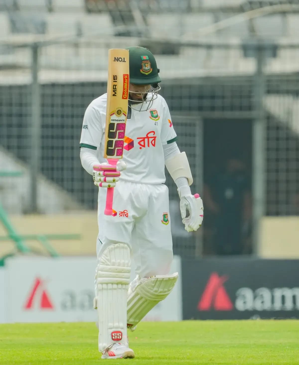 Mushfiqur Holds Firm as Bangladesh Push Toward 400 Despite Abbas Fightback