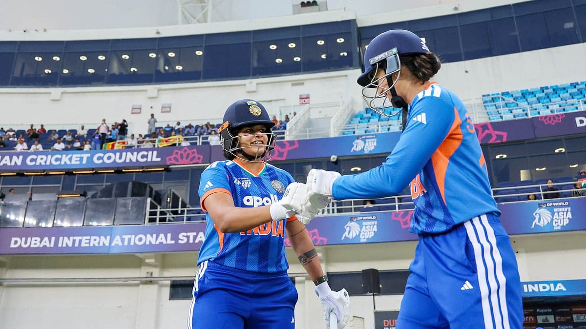 Shafali Verma becomes the first woman past 900 T20I runs in a calendar year