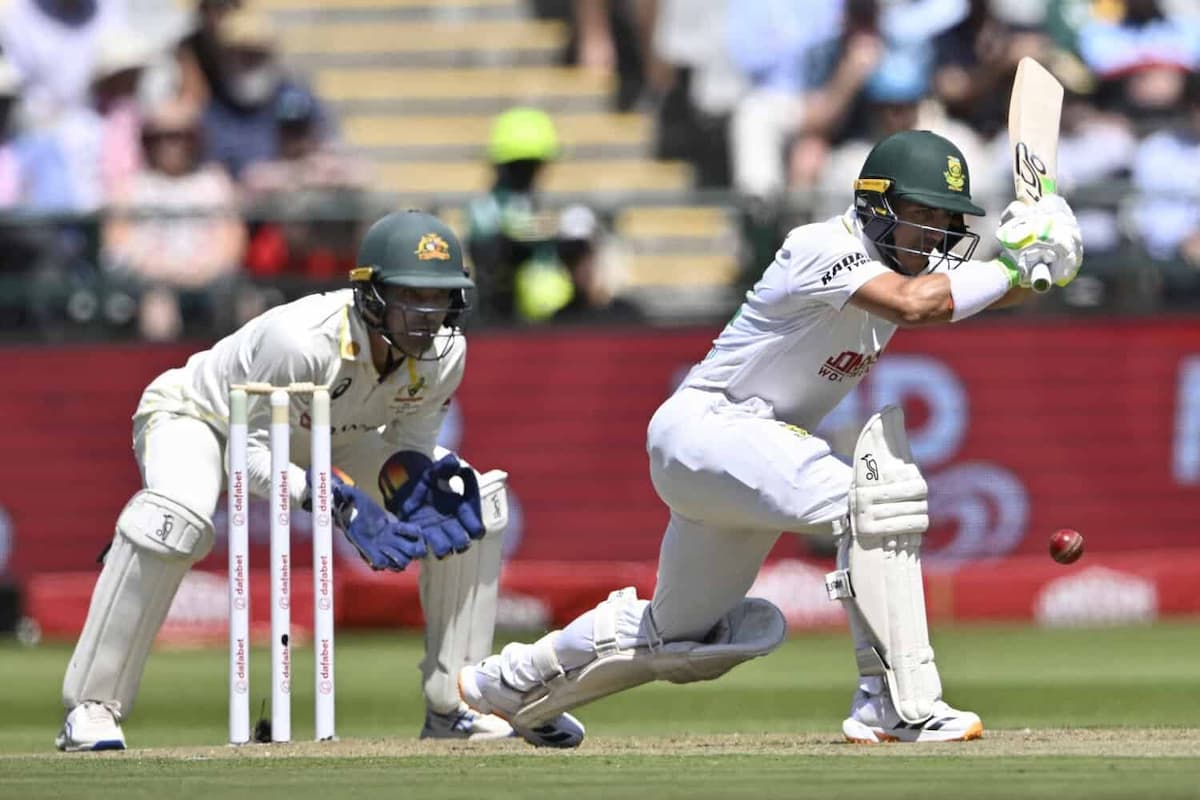 Mitchell Starc takes six as South Africa slide from 158 without loss to 329 at Newlands