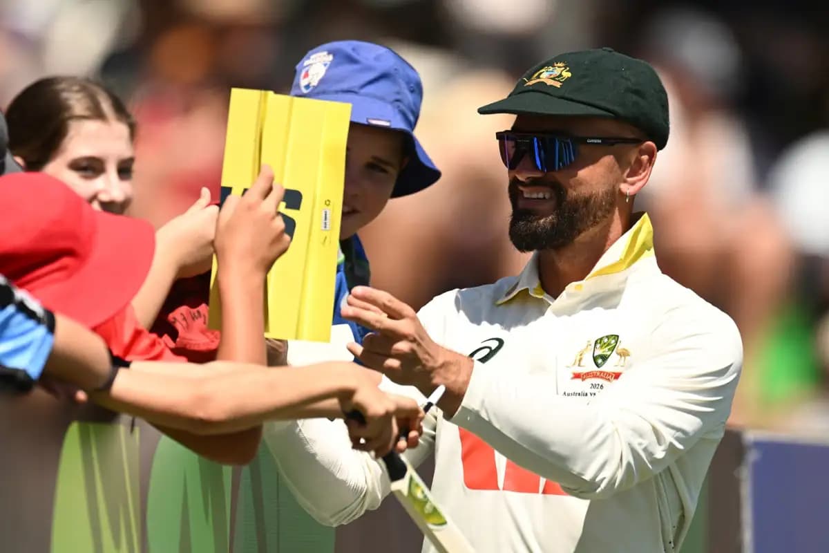 Australia drop Weatherald as Renshaw returns for Mackay Test
